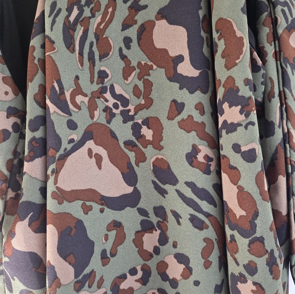 L&B Blouse - Picture 2 of 8